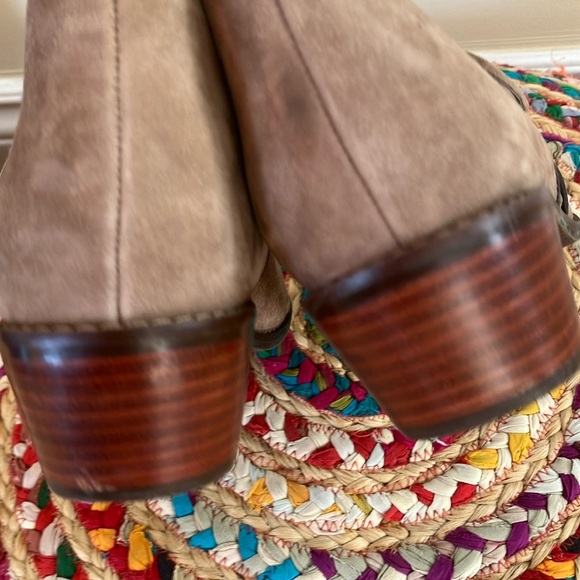 NWOT Vionic Serena Tan Suede Ankle Boots - Picture 4 of 7